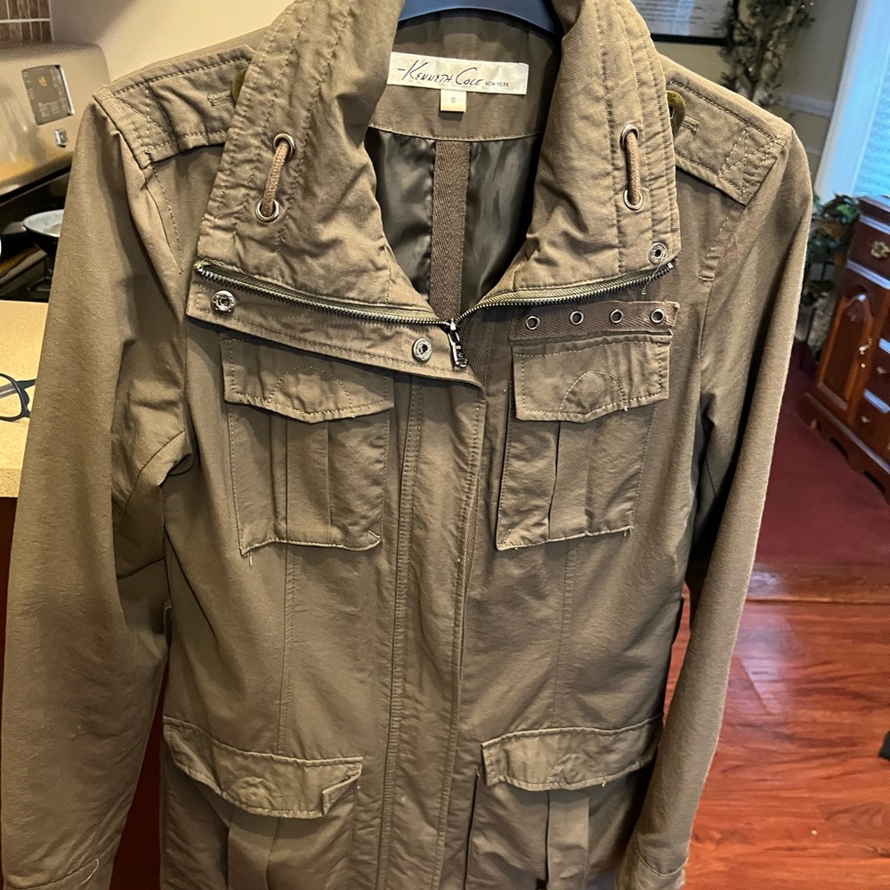 Utility jacket in green with belt